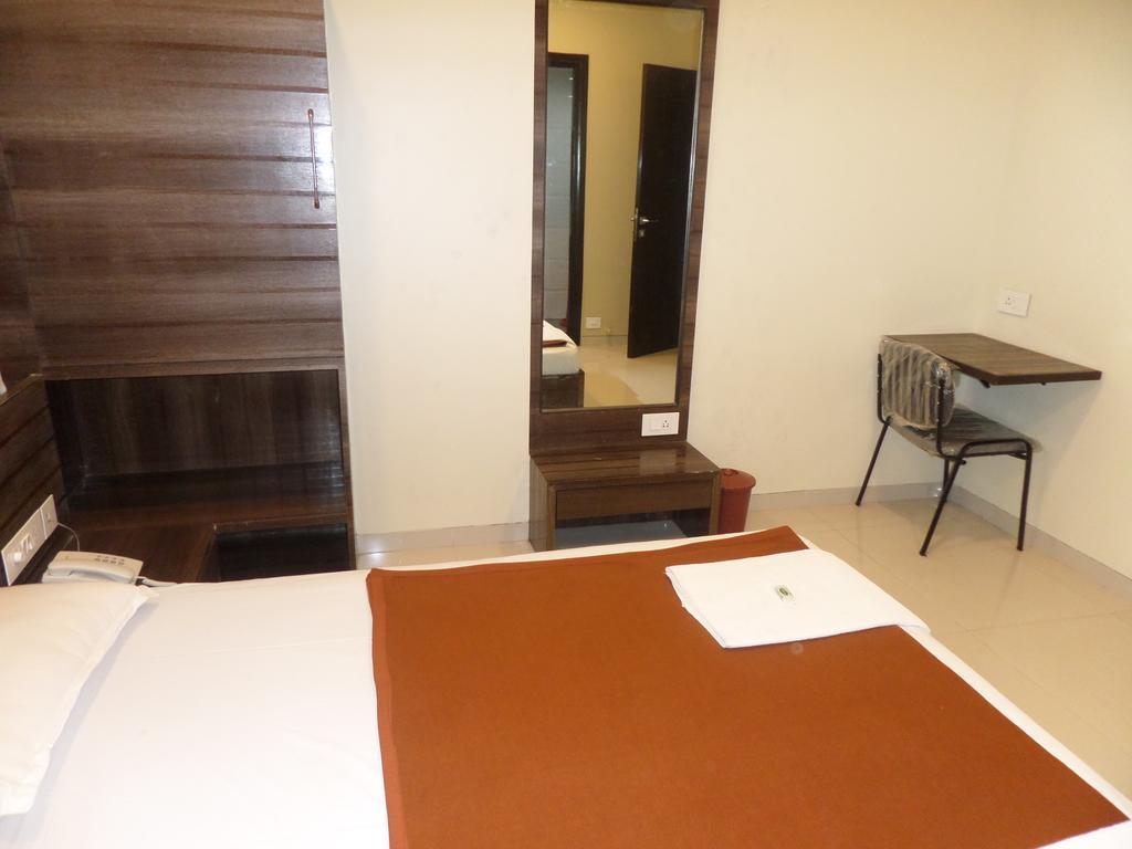Sai Heera Residency Shirdi Quarto foto